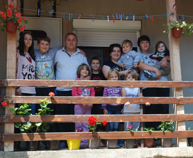 Деветоро деце љубави и слоге